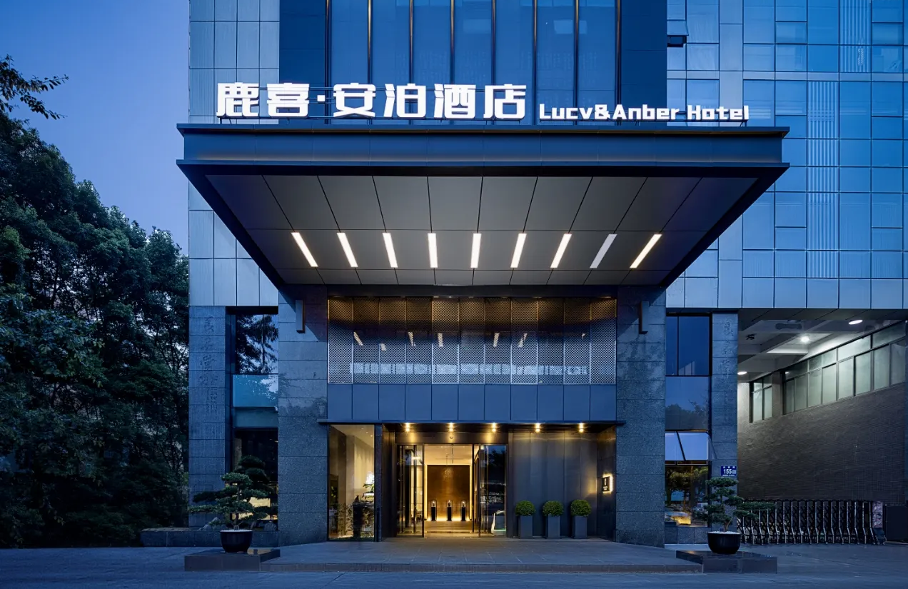 Lucy & Anbar Hotel exterior view